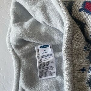 Old navy light gray with winter design